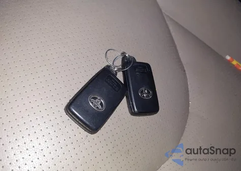 2010 Toyota Rav4 Limited z USA, uszkodzony, nr VIN JTMDF4DV3A5034483